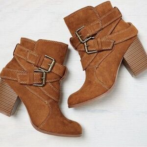 Plume by Faryl Robin faux suede ankle bootie in cognac size 7